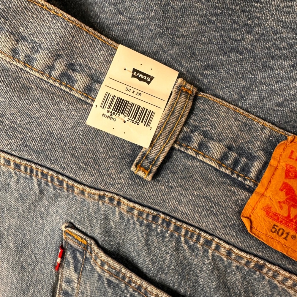 Levis 501 Originals Jeans Mens Size‎ 54x28 Button Fly Light Wash Straight NWT - Picture 4 of 7